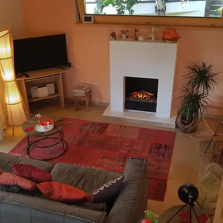 בית נופש Modernes Mit Terrasse Und Parkplatz In Den Alpen